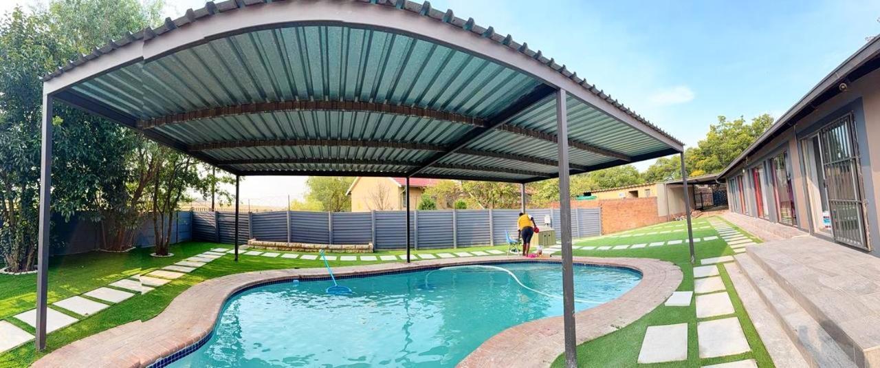Reutlwane Gardens * Secunda